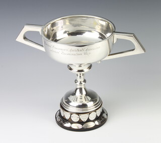 A silver 2 handled presentation trophy with engraved inscription Sheffield 1931, 21cm, 856 grams, together with an ebonised socle with mounts 