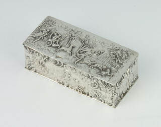 A Continental 800 standard repousse trinket box decorated with figures and animals 7.5cm, 64gms 