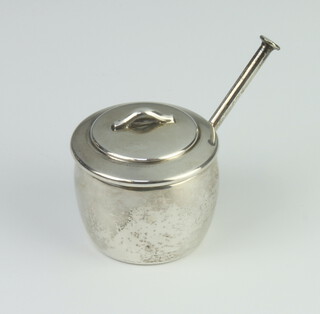 A miniature silver saucepan and cover, Birmingham 1972, 4cm, 32gms, 