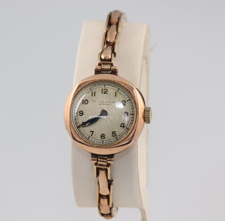 A lady's 9ct yellow gold wristwatch on a ditto expanding bracelet, gross weight including movement and springs 15 grams 