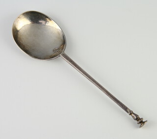 A Cromwellian silver seal top spoon, maker Steven Venables (1651-1661), 32.6 grams, 16.5cm
