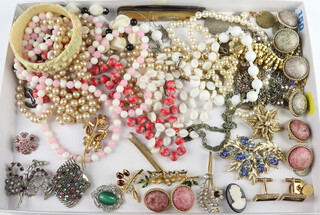 Minor vintage and other costume jewellery 