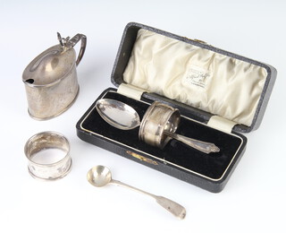 A cased napkin ring and spoon, a mustard spoon, napkin ring and Edwardian mustard 158 grams 