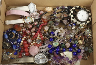 A quantity of vintage costume jewellery including a garnet set bracelet, rose quartz necklace, silver leaf brooch, watches etc 