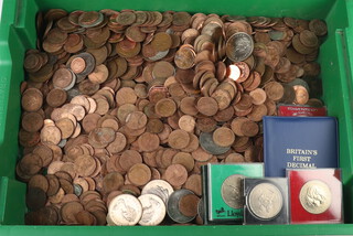 A quantity of mixed UK coins and commemorative crowns 