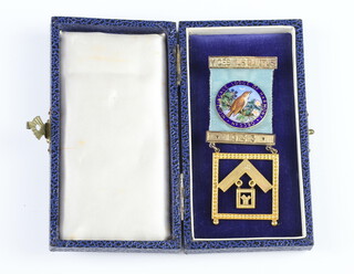A 14ct yellow gold and enamel Past Masters jewel Nightingale Lodge of Harmony no.5390 
