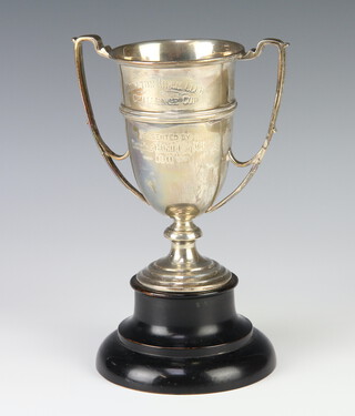 An Edwardian silver 2 handled engraved trophy cup, London 1910, 276 grams, 16.5cm 