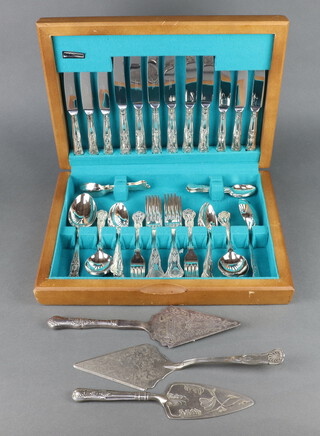 A set of silver plated Kings pattern cutlery for 6 contained in a wooden canteen (44), 3 cake servers 
