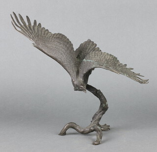 Franklin Mint, after Ronald Van Ruyckevelt a bronze figure of an eagle with wings outstretched 20cm x 32cm x 16cm 