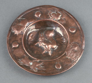 A circular embossed copper Newlyn style ashtray decorated a squirrel, the reverse marked 1903 14cm 