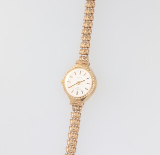 A lady's 9ct yellow gold Rotary wristwatch on a ditto bracelet, gross weight 11 grams 