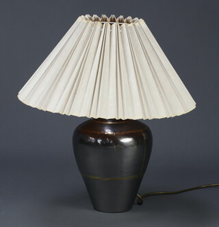 A polished metal baluster shaped table lamp 28cm h x 13cm 