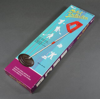 A child's Treasure Hunting metal detector, model no.899 