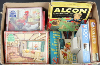 A large collection of children's jigsaw puzzles including Victory, Arrow etc 