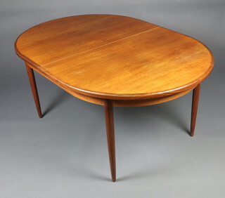 A mid-Century teak G-Plan oval extending dining table with concealed extra leaf, raised on turned supports 73cm h x 162cm l x 114cm w 