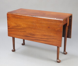 A Georgian mahogany drop flap dining table raised on turned supports 71cm h x 99cm  x 41cm (sun bleached, some contact marks)