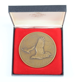 A Franklin Mint 1995 annual calendar/art medallion, cased