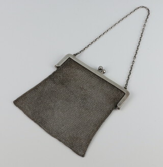 A silver mesh evening purse Birmingham 1915 174 grams