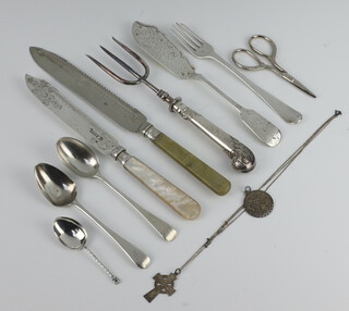A Victorian silver butter knife and minor silver cutlery etc, weighable silver 133 grams 