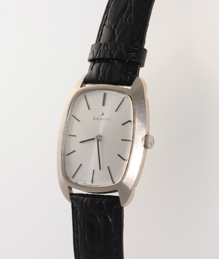 A gentleman's vintage 18ct white gold Zenith wristwatch contained in a tonneau case, the reverse numbered 815185 40cmm x 32mm, on a leather bracelet 