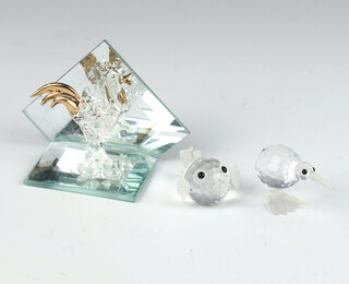 A Swarovski Crystal figure of a blowfish 7668020000 2cm, a Kiwi 7617043000 by Michael Stamey 2cm, a glass figure of a cockerel 4cm 