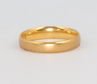 A 22ct yellow gold wedding band size I 1/2, 2.7 grams 