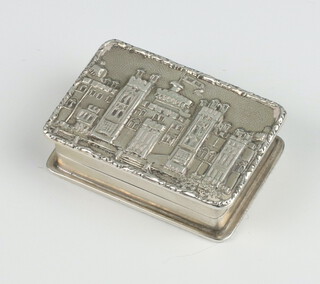 A Victorian style silver snuff box, the lid decorated Windsor Castle, Birmingham 1976 by S J Rose & Sons, 4cm, 86 grams 
