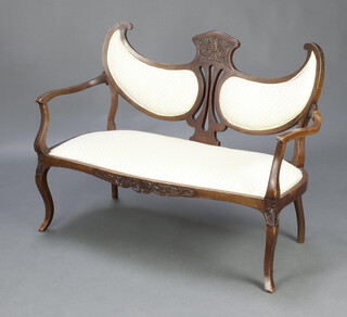 An Edwardian Art Nouveau mahogany double chair back settee upholstered in white material, raised on cabriole supports 83cm h x 115cm w x 49cm d (seat 90cm x 35cm) 