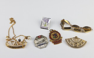 An Italian gilt brooch and minor costume jewellery 