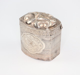 A 19th Century Continental repousse silver box with engraved floral decoration 4cm, 22 grams