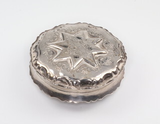 A Continental circular repousse silver snuff box with star decoration 6cm, 32 grams 