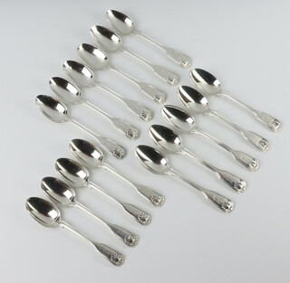 Fifteen Victorian and William IV silver fiddle and shell pattern teaspoons, mixed dates and makers, 512 grams