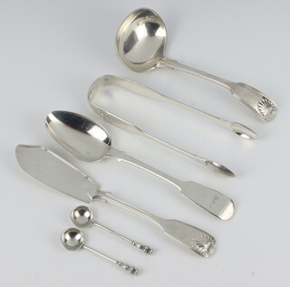 An Edwardian silver fiddle pattern ladle London 1901 and 5 other items of cutlery, 274 grams 