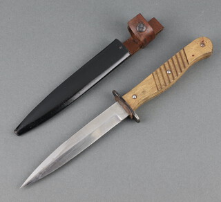 E R N Wald.rheinl, a German First World War trench/fighting dagger with 14.5cm blade complete with leather scabbard