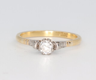 A yellow metal 18ct single stone diamond ring approx. 0.3ct, size N, 2.5 grams 