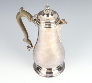 A Queen Anne style baluster silver coffee pot with fruitwood handle, London 1979, 28cm, gross weight 992 grams 