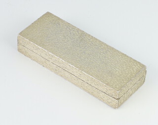 A rectangular cast silver trinket box with interior lid, London 1978, 7cm, 84 grams 
