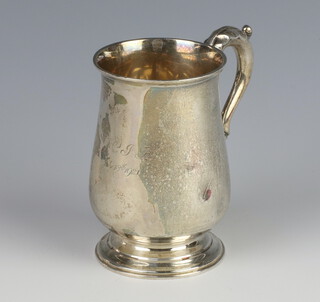 A silver baluster shaped tankard with inscription, Chester 1920, 128 grams 