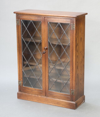 An oak display cabinet fitted shelves 101h x 76w x 28d