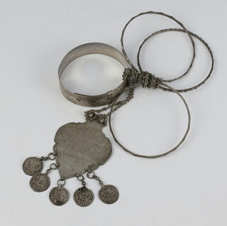 An Eastern white metal pendant together with 4 bangles