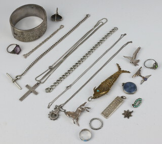 A silver bangle and minor silver jewellery, weighable silver 111 grams 