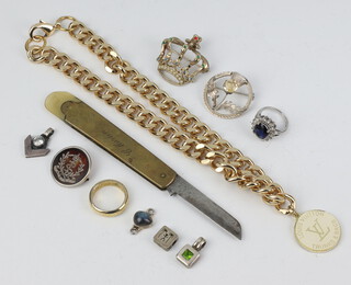 A Sterling silver Scottish brooch and minor costume jewellery 