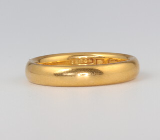 A 22ct yellow gold wedding band, 5 grams, size G 
