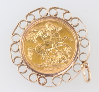 A Victorian sovereign 1889 contained in a 9ct yellow gold mount, 3 grams 