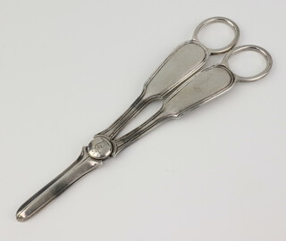 A pair of Victorian silver grape scissors London 1897, 104 grams