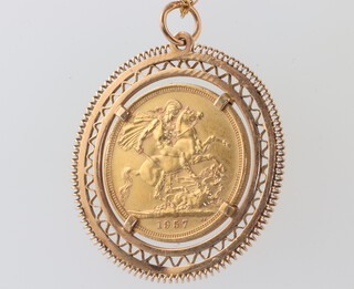 A 1957 sovereign contained in a yellow metal mount with a 9ct yellow gold chain, gross weight of mount and chain 6.5 grams 