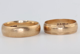 Two 9ct yellow gold wedding bands size O and S, 7.8 grams 