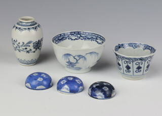 A Provincial Chinese blue and white oviform vase decorated with flowers 7cm, 2 tea bowls and 3 lids (tea bowls both a/f)