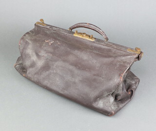 A brown leather Gladstone bag 21cm h x 19cm w x 41cm d 
