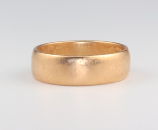 An 18ct gold wedding band size N 5.5 grams